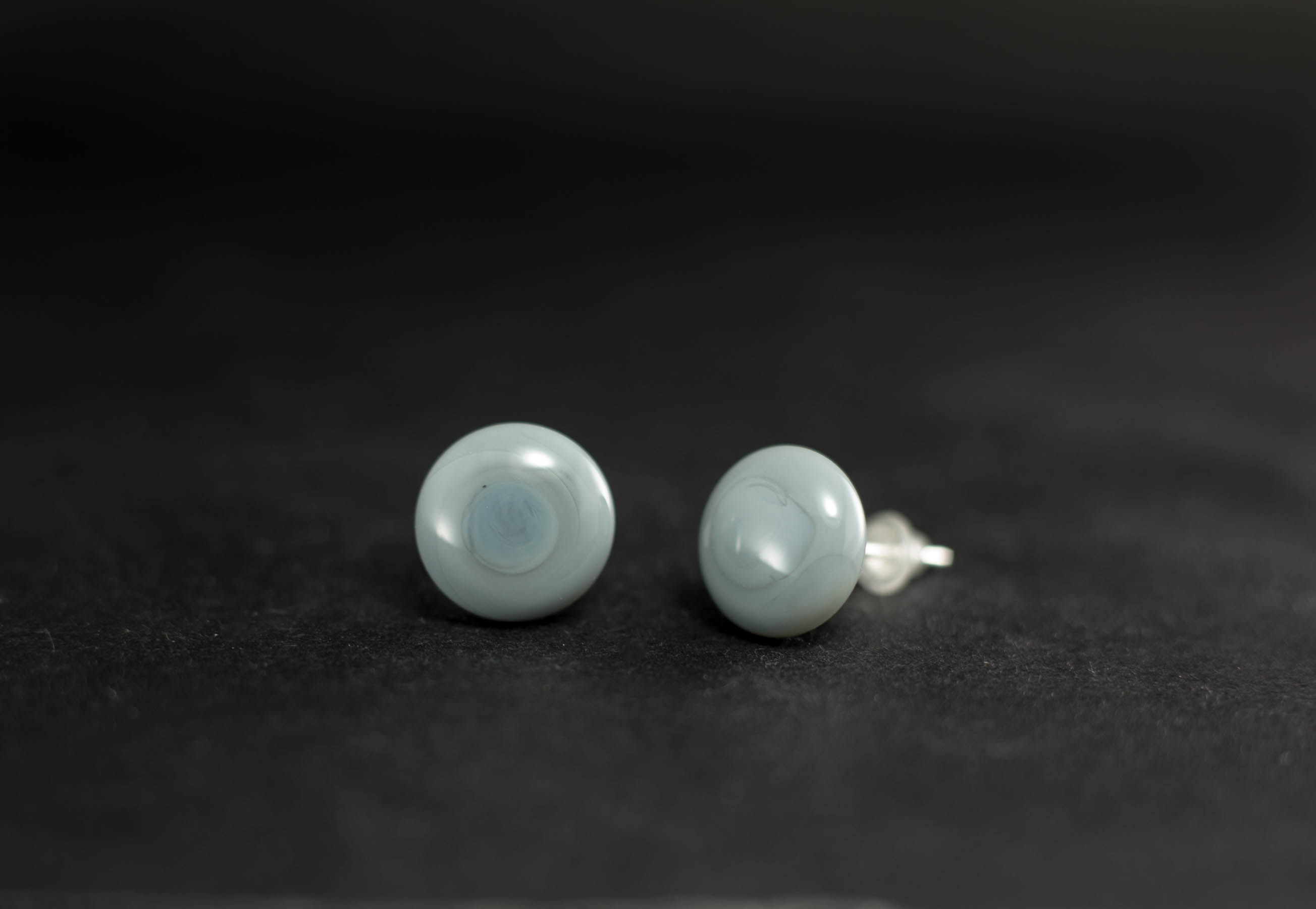 Naušnice Točkice siva pastel